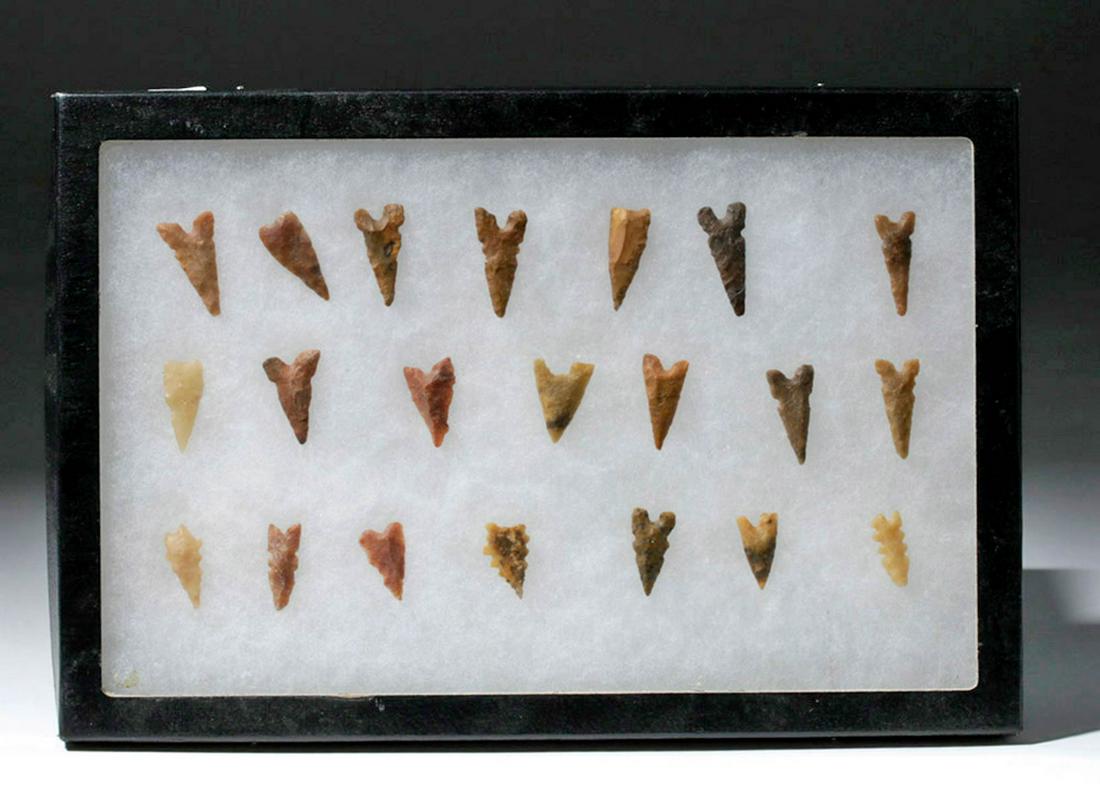 Lot of 21 Native American Stone Bird Points (1 of 5)