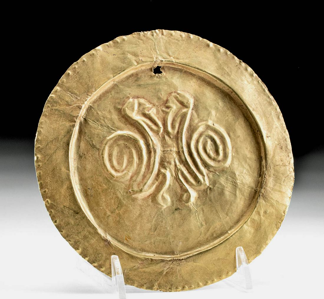 Fabulous Cocle 20K+ Gold Pectoral w/ Monkeys - 29.4 g: Pre-Columbian, Central America, Panama, Gran Cocle, ca. 600 to 1000 CE. A stunning pectoral medallion of a discoid shape hammered from a sheet of 84% gold (equivalent to 20K+) with a recessed tondo fe