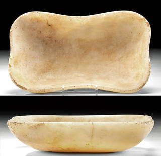 Large Egyptian Early Dynastic Banded Alabaster Dish: Ancient Egypt, Early Dynastic Period, 1st to 2nd Dynasty, ca. 3100 to 2686 BCE. A sizable offering dish carved from yellow-white alabaster with natural opaque bands of color within the stone matrix.