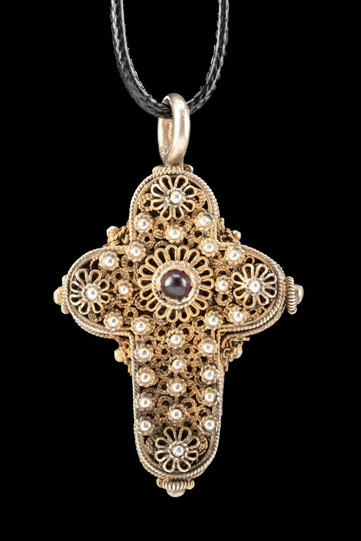 Antique European Silver Cross Reliquary Pendant: Western Europe, Spain or Italy, ca. 19th century. An exceptional silver cross reliquary embellished with a gorgeous openwork filigree, nearly identical on both sides save for the central petaled flowe