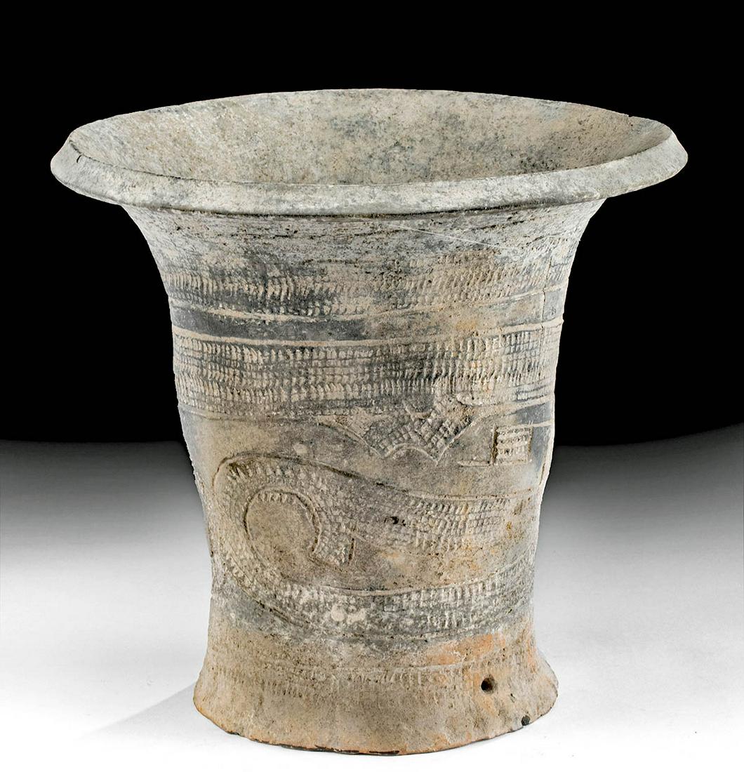 Ancient Ban Chiang Incised Pottery Vessel (1 of 4)