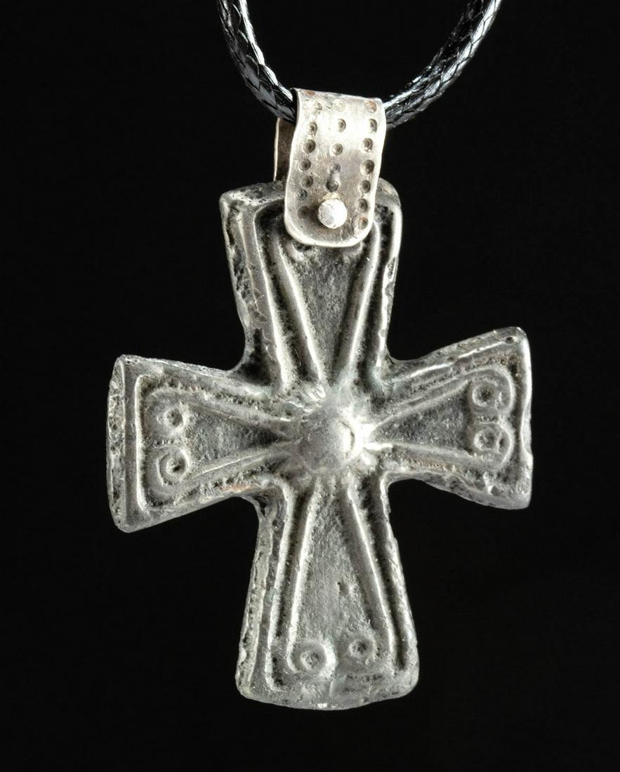 10th C. Viking Leaded Bronze Cross Pendant (1 of 2)