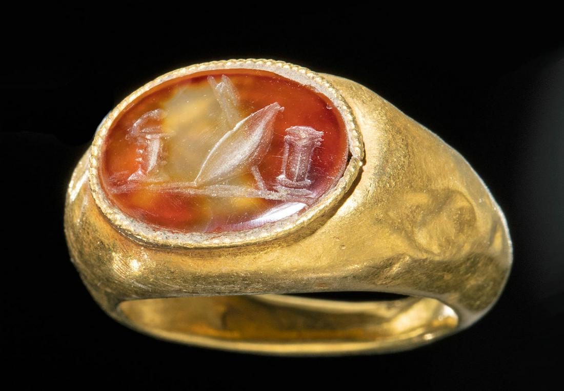 Fine Roman Gold Ring w/ Intaglio Spear (1 of 4)