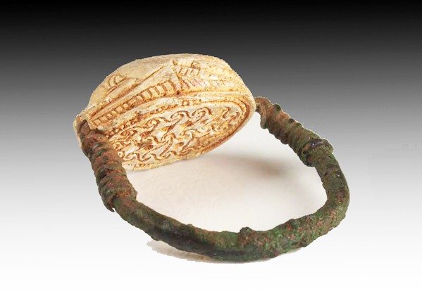 An Egyptian Scarab Swivel Ring - 2