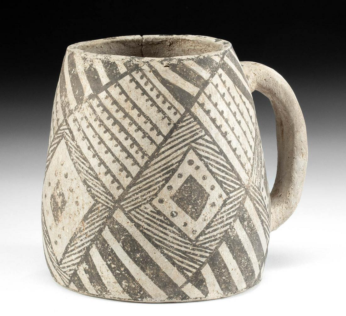 Anasazi Black-on-White Pottery Mug w/ Centipede Handle (1 of 5)