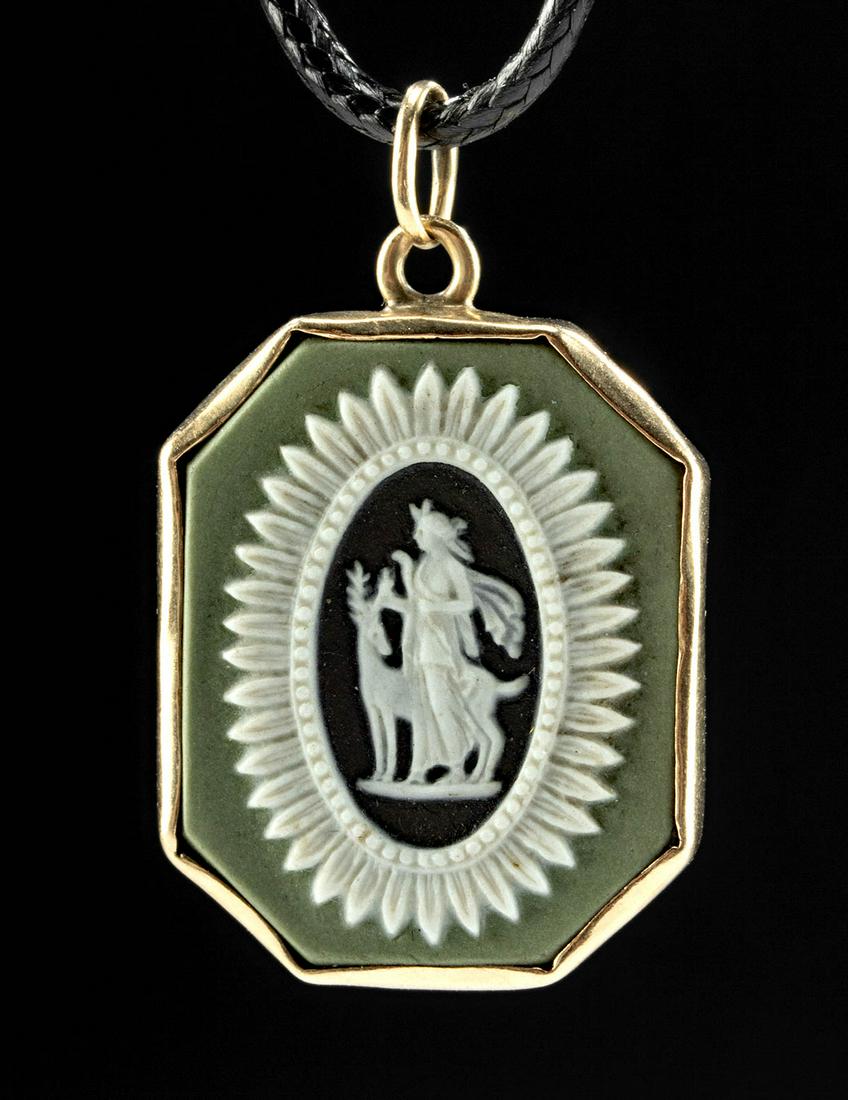 Neoclassical Jasperware Cameo Gold Pendant of Artemis (1 of 3)