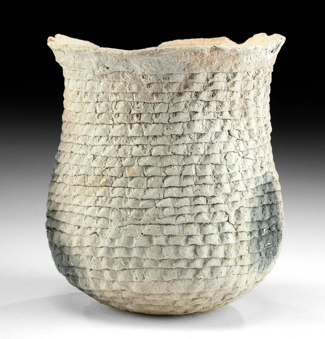 Prehistoric Native American Mogollon Corrugated Jar (1 of 4)
