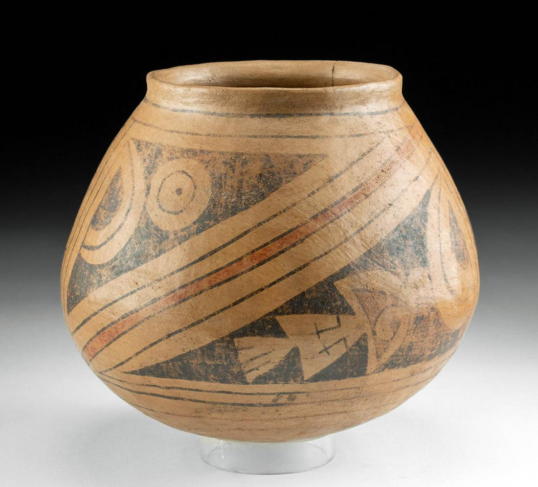 Casas Grandes Polychrome Olla w/ Birds (1 of 4)