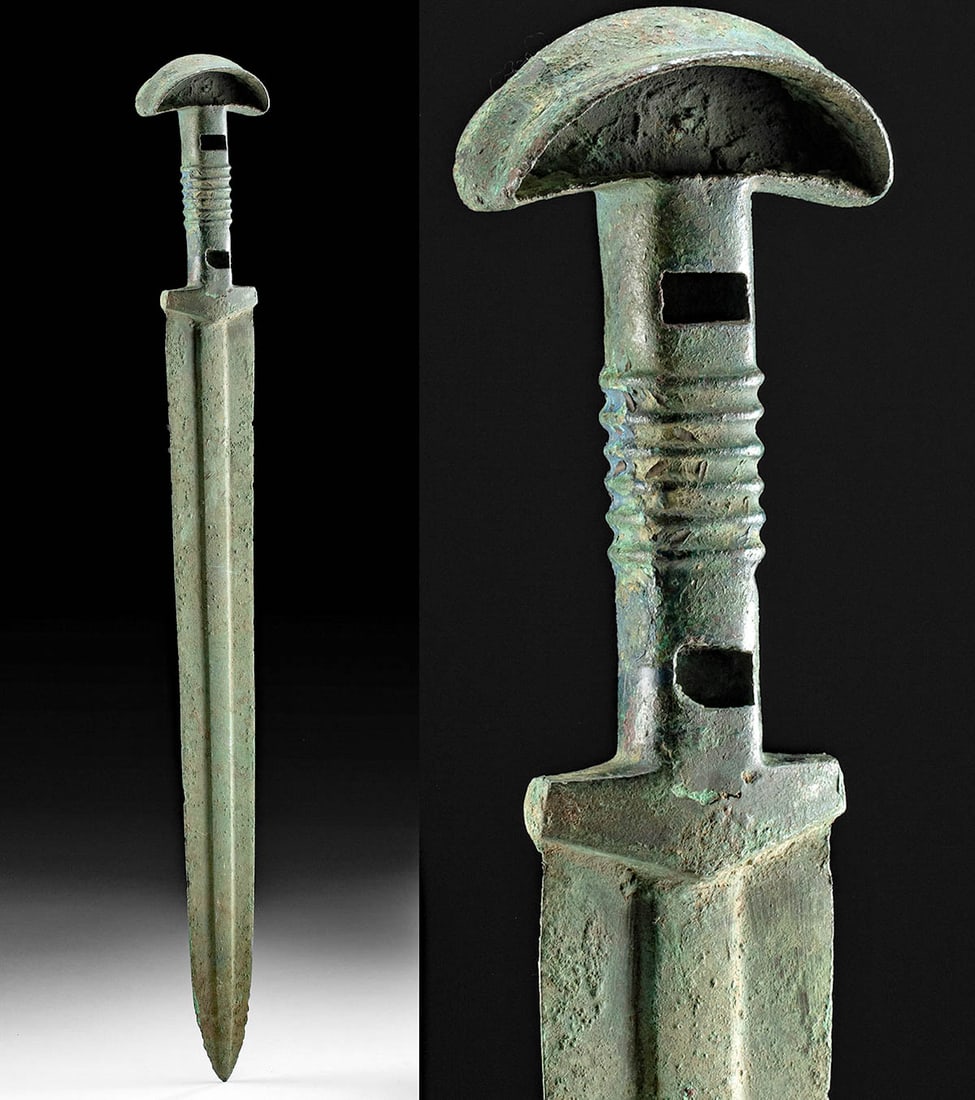 Luristan Bronze Short Sword w/ Lunate Pommel (1 of 4)