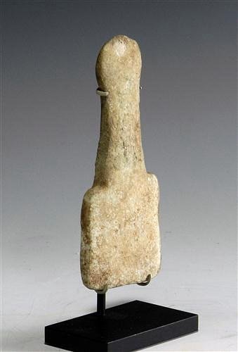 An Anatolian Kusura Plank Idol: From the ancient Near East, Anatolia, Early Bronze Age, 2700-2300 BC. Kusura type in cream colored marble, carved in abstract, flattened form with circular head, squared lower body and slender neck be