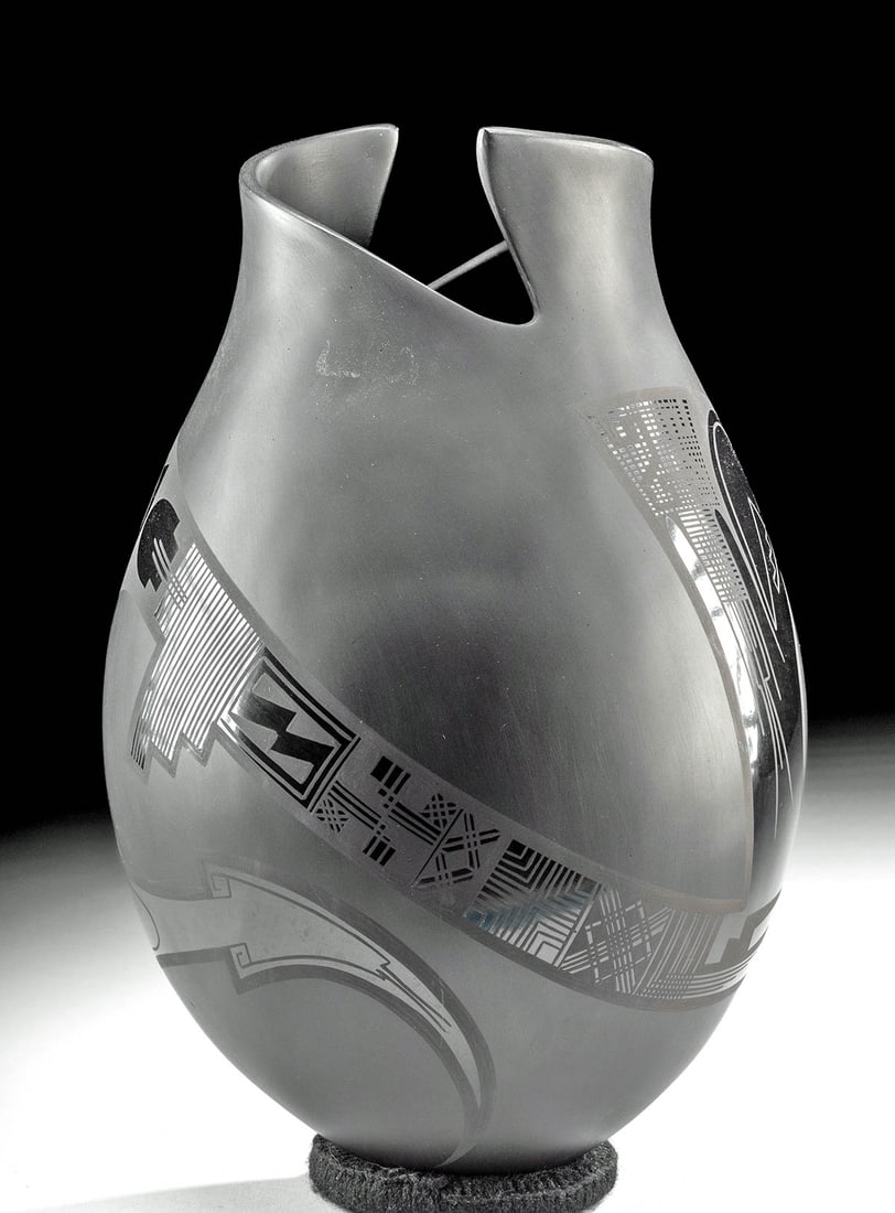 Mata Ortiz Three-Blacks Pottery Jar - Lydia Quezada (1 of 6)