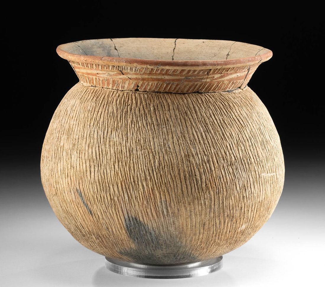 Ancient Ban Chiang Pottery Jar w/ Incised Decoration (1 of 4)