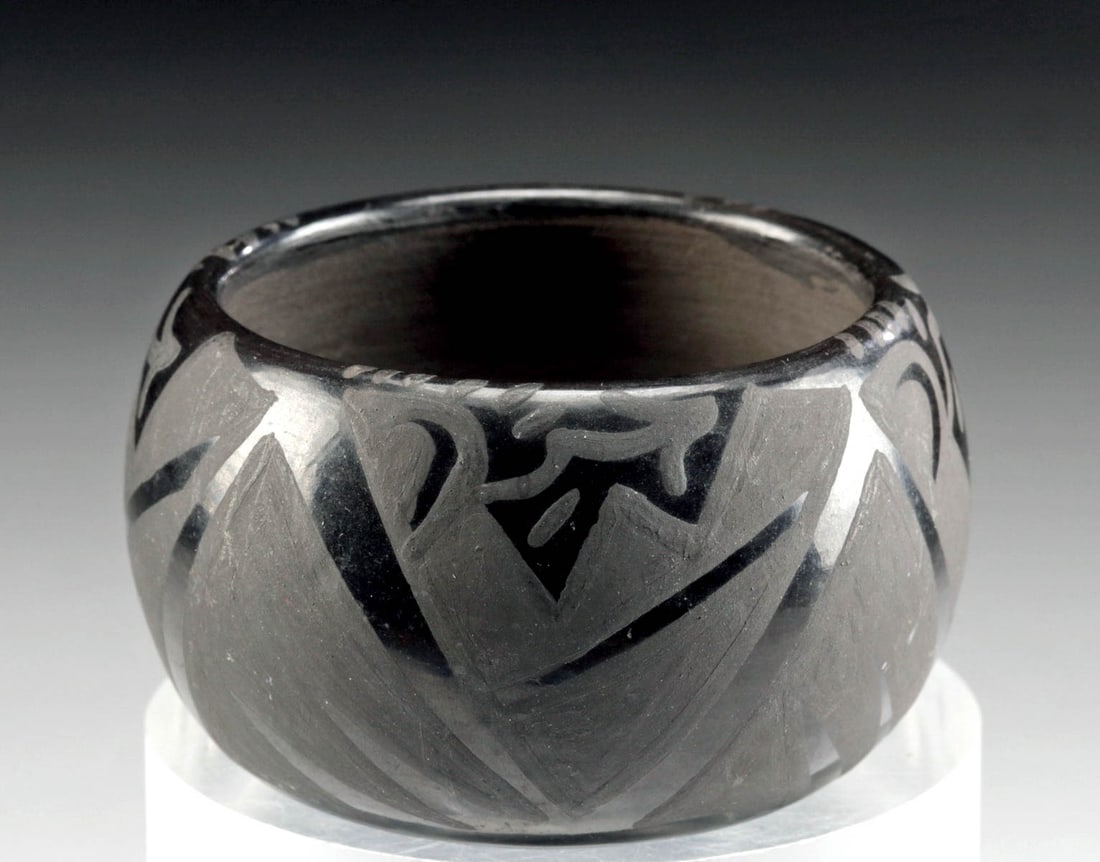 1970s Santa Clara Pueblo Blackware Pottery Jar (1 of 4)