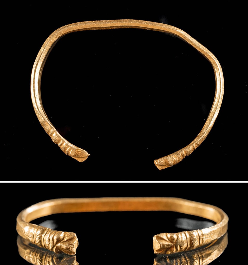 Greco-Roman Gold Bracelet, Lion Head Terminals (1 of 4)