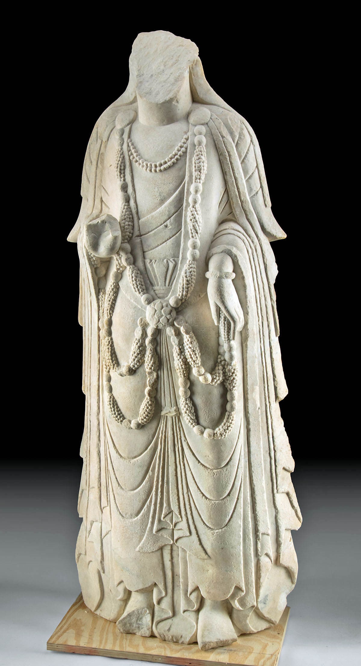 Chinese Qi / Tang Marble Figure of Bodhisattva Guanyin (1 of 5)