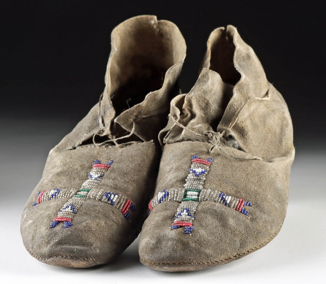 1902 Native American Plains Beaded Moccasins (pr) (1 of 4)