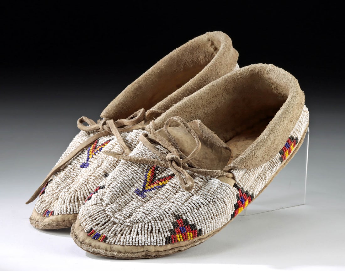 Early Native American Sioux / Cheyenne Beaded Moccasins (1 of 2)