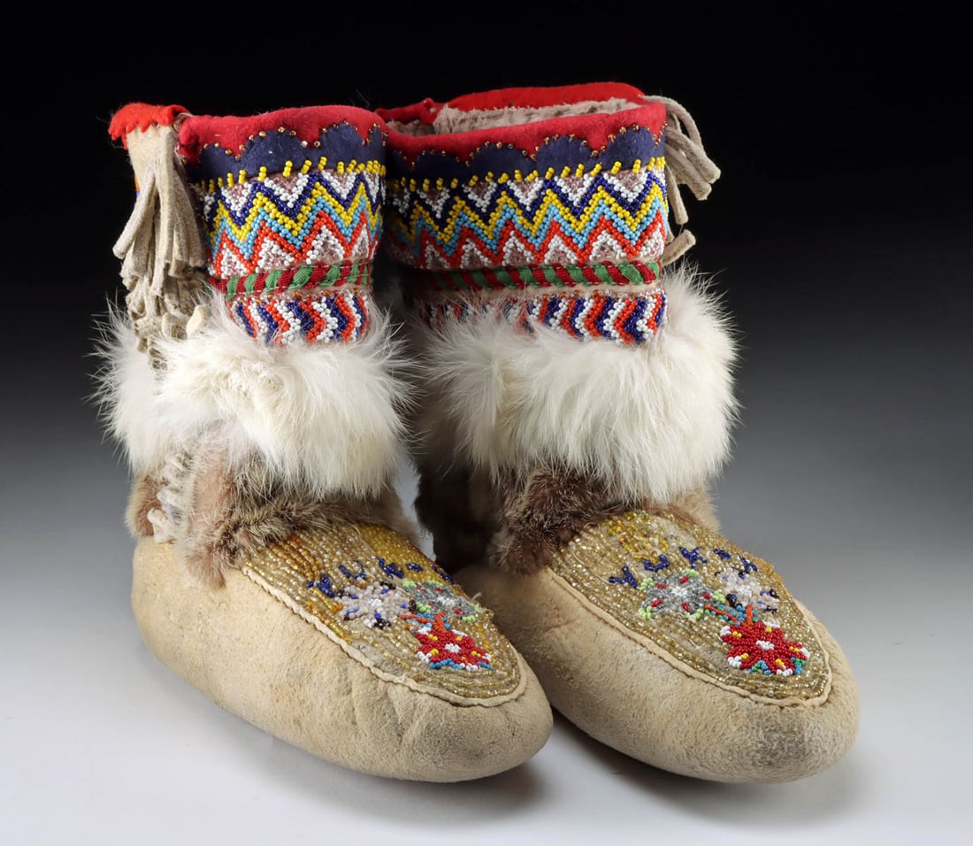 First Nations Yukon Territory Beaded Fur Mukluks (pr) (1 of 4)