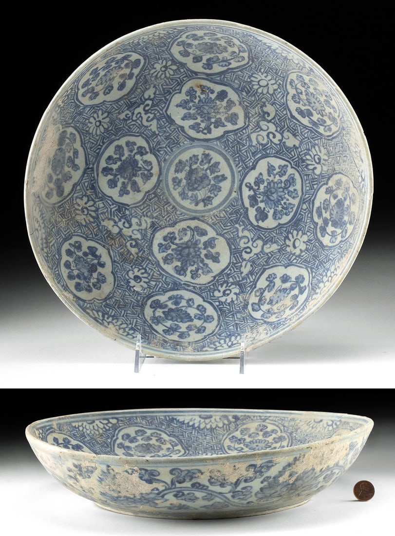 Chinese Ming Dynasty Swatow Ware Bowl, Blue on White (1 of 4)