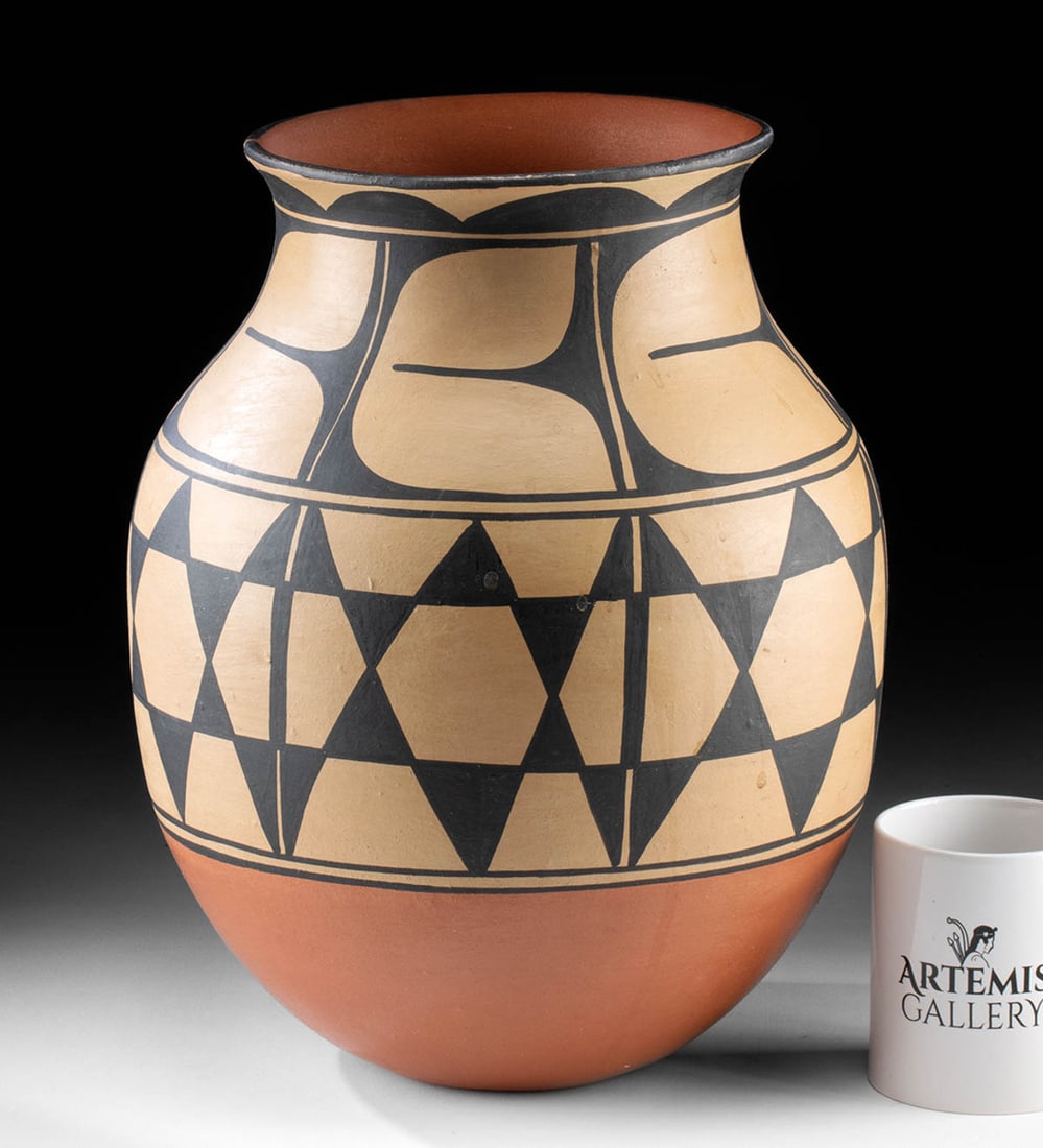 Large Santo Domingo Pueblo Olla by Vidal Aguilar (1 of 3)