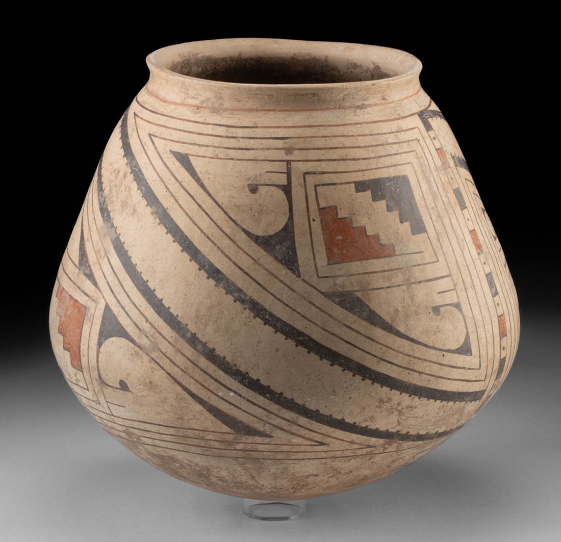 Casas Grandes Polychrome Pottery Jar (1 of 2)