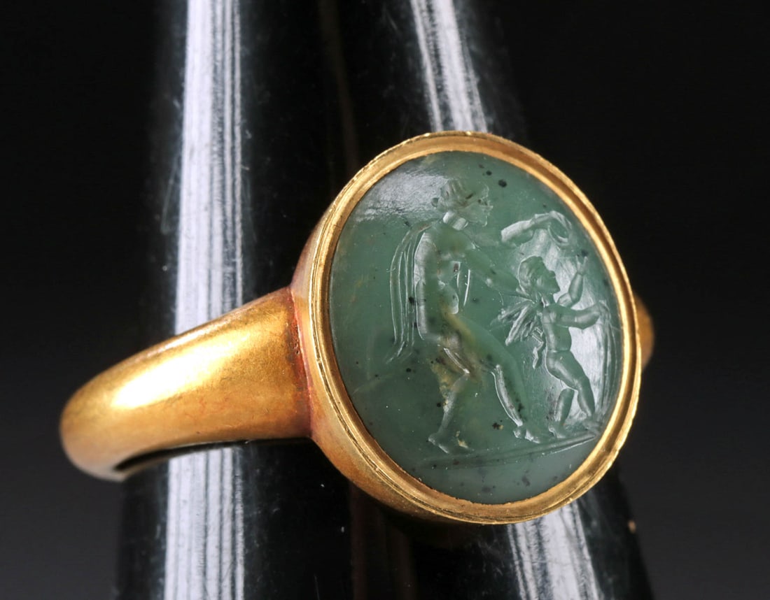 17th C. Plasma Intaglio Nude Eros & Psyche (Gold Ring): Western Europe, probably England or France, ca. 17th century CE. A beautiful plasma intaglio incised along the convex topside with a right-facing image of Psyche (Roman Anima) holding a slender laurel