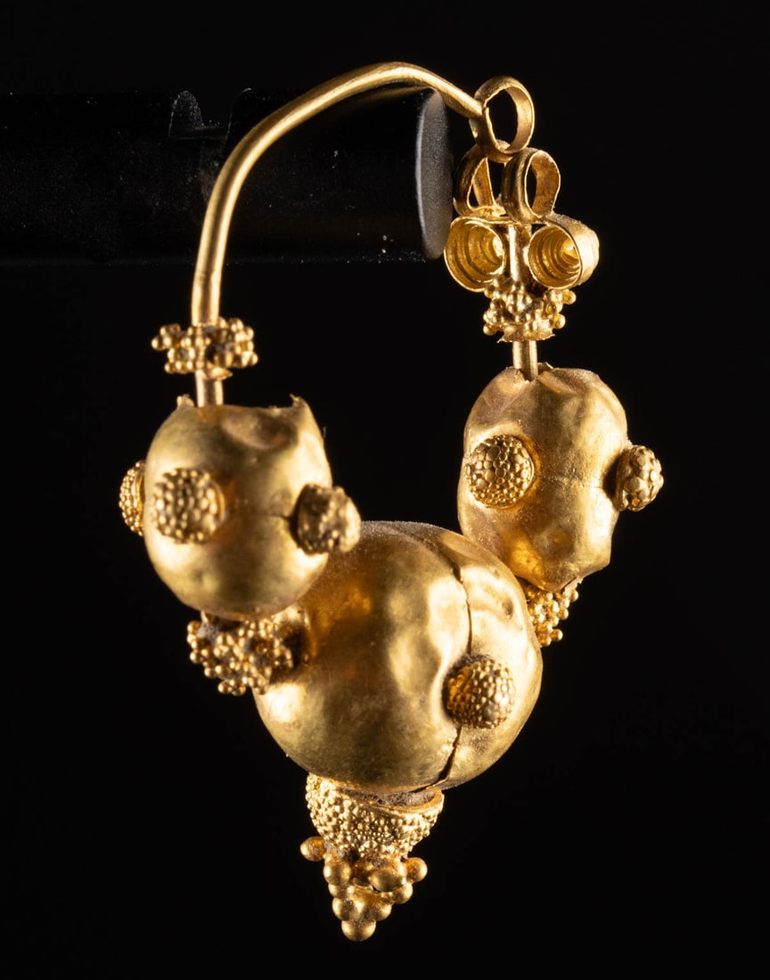 Roman Gold Wire Hoop Earring w/ Spheres & Granulation: Roman, late Imperial / Byzantine Empire, ca. 4th to 10th century CE. A stunning wire hoop earring adorned with hollow gold spheres and intricate granulation, resembling grape or mulberry clusters. The