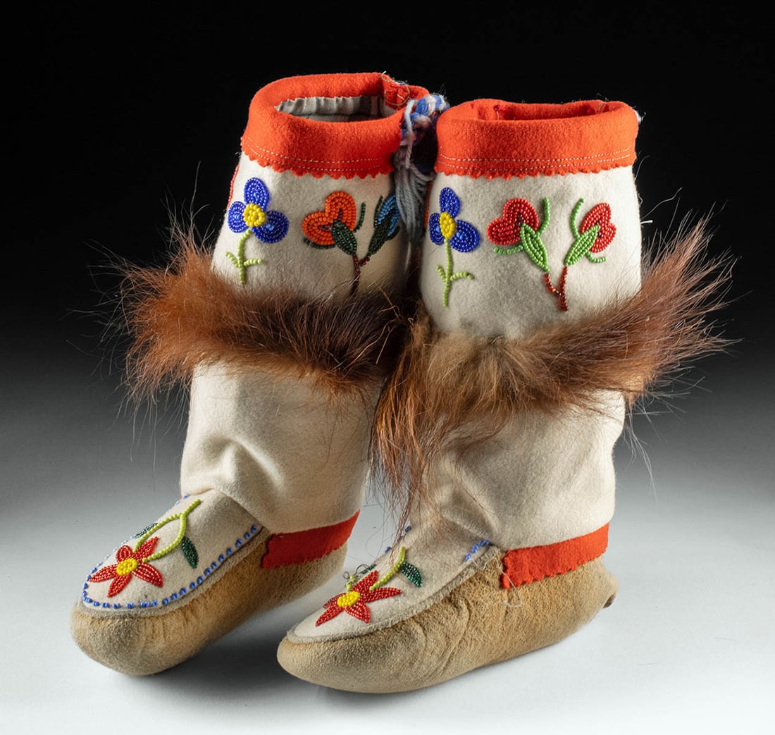 Native Alaskan Athabascan Beaded Felt Child's Mukluks (1 of 3)