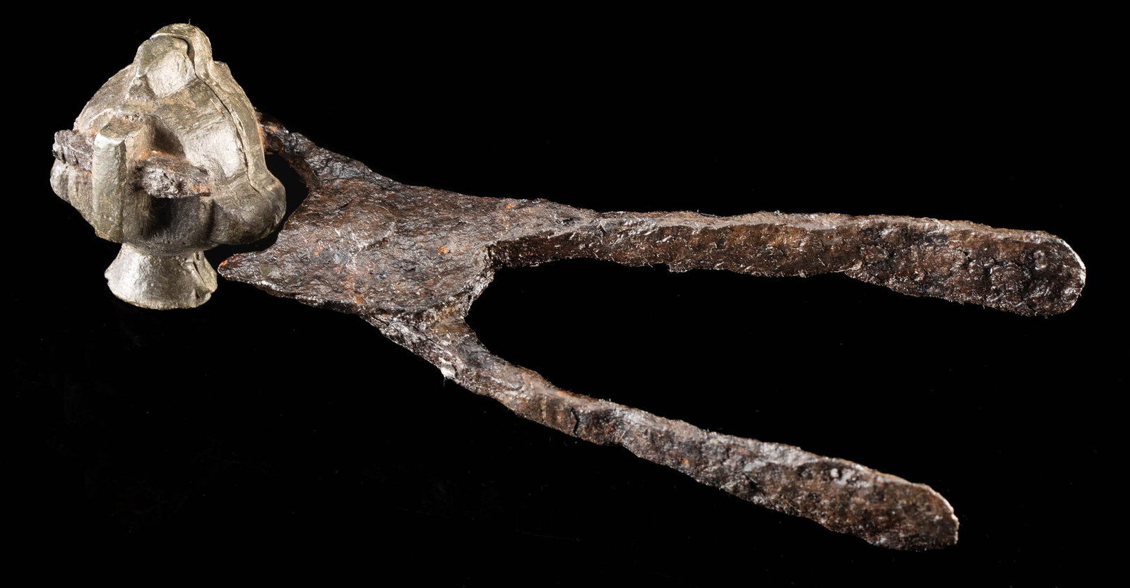 1600s British Iron & Brass Plier Musket Ball Mold: Western Europe, England, ca. early 16th to early 18th century. A brass and iron mold tool designed for forming ammunition balls, with a funnel style resembling examples used for early matchlock firear