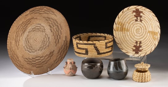 7 Native American Baskets, Pottery, & Teissedre pot