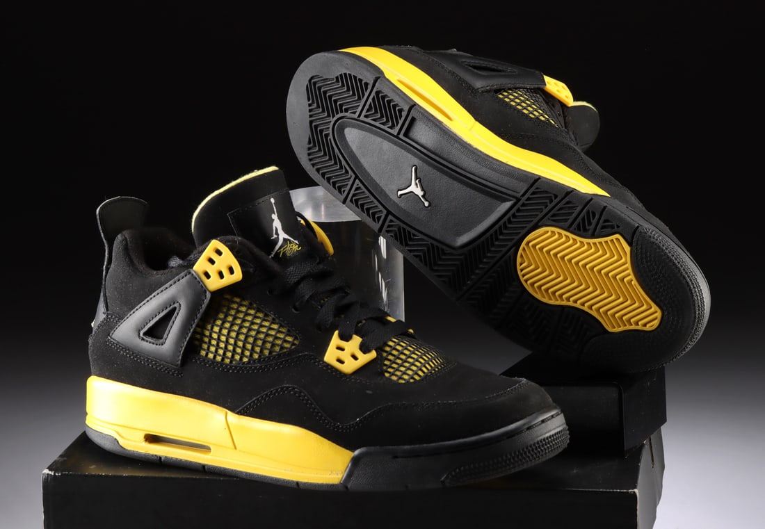 2012 Nike Air Jordan 4 Retro Thunder (1 of 2)