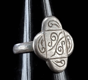 Medieval European Silver Ring - Engraved Quatrefoil