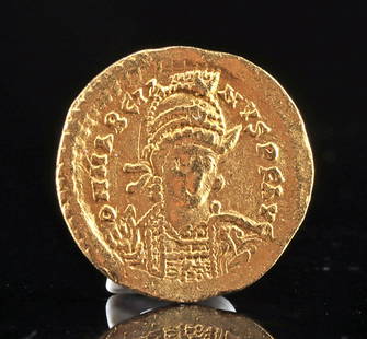 Fine Roman Theodosius II Gold Solidus Coin: Eastern Roman Empire, Constantinople, ca. 5th century CE. An exquisite Roman gold solidus struck under the reign of Theodosius II, Emperor of the Eastern Roman Empire from 408 to 450 CE. The obverse f