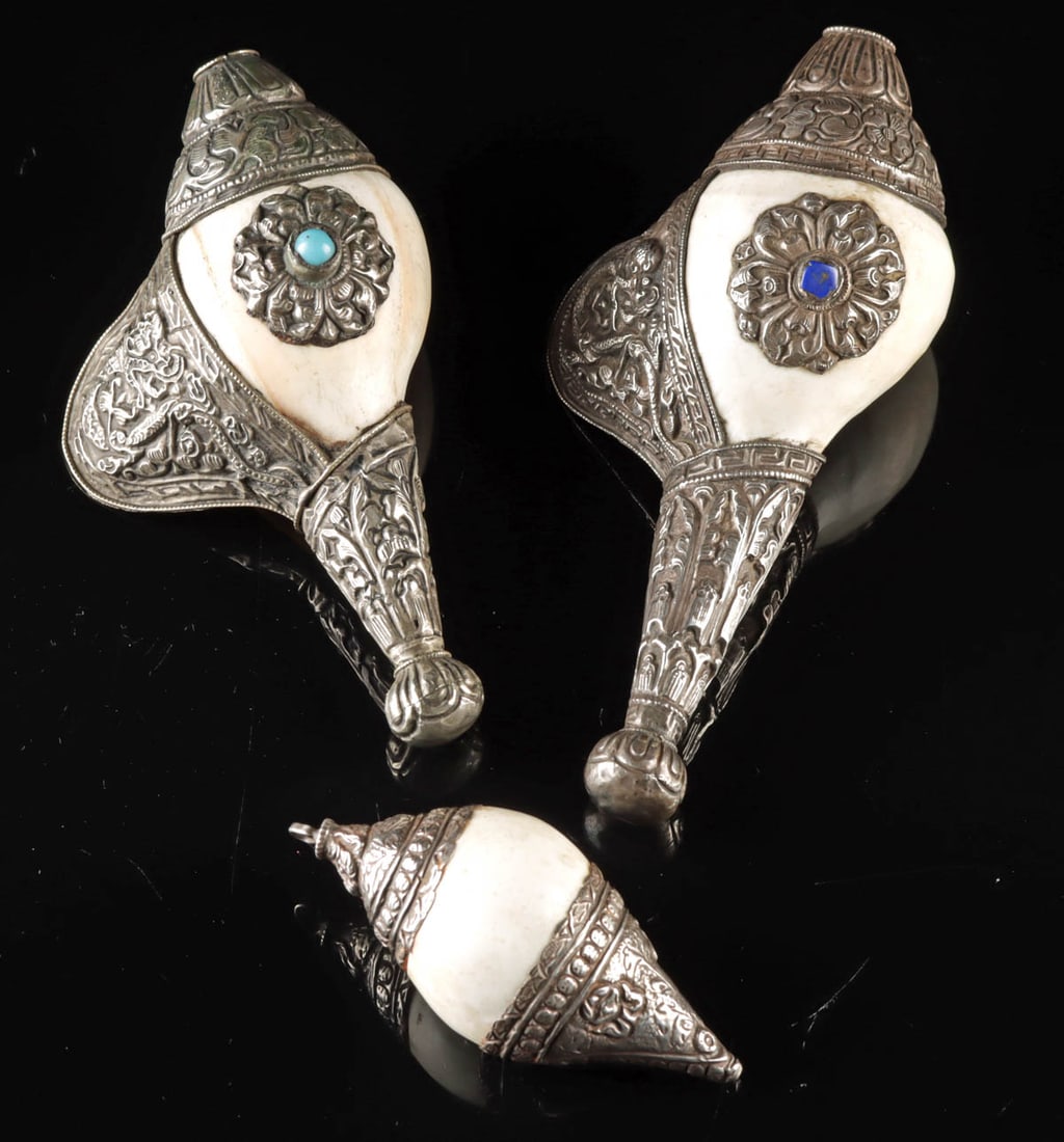Tibetan Silver & Brass Plated Conch Shell Horns & Charm (1 of 5)