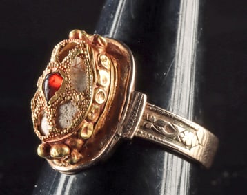 Rare Phoenician Gold Swivel Ring w/ Egyptian Scarab