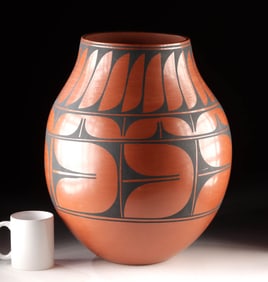 Large Santo Domingo Pueblo Pottery Jar by Vidal Aguilar