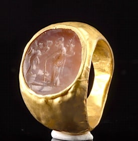 Roman Gold Ring w/ Agate Intaglio of Victory & Fortuna