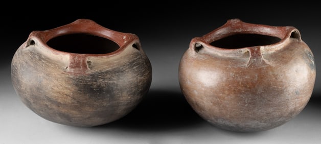 Pair of Chupicuaro Pottery Round-Bottomed Jars