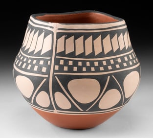Robert Tenorio Santo Domingo Pottery Jar