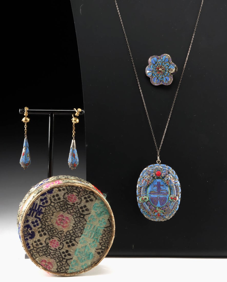 Chinese Kingfisher Feather Brooch, Earrings & Pendant: East Asia, China, late Qing to early Republic period, ca. 19th to early 20th century CE. A group of kingfisher feather jewelry comprising a pendant necklace, brooch, and earrings. The earrings are fas