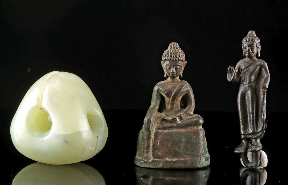 Miniature Thai Buddha Amulets & Nephrite Jade Carving (1 of 2)