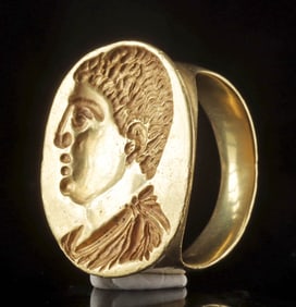 Late Roman Imperial Gold Portrait Ring - Male Bust, 21K