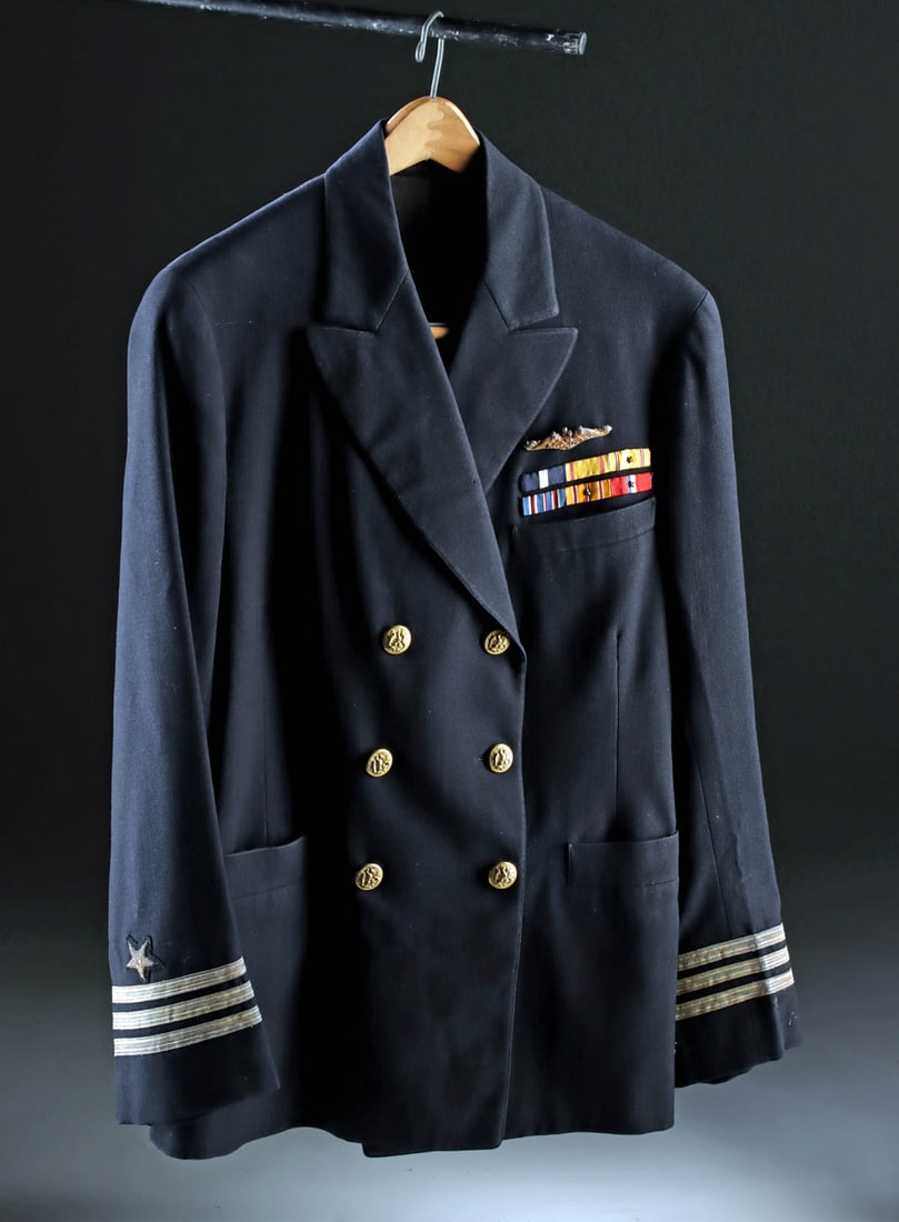 USA WWII Navy Officer's Service Jacket, Lt. G.H. Browne (1 of 4)