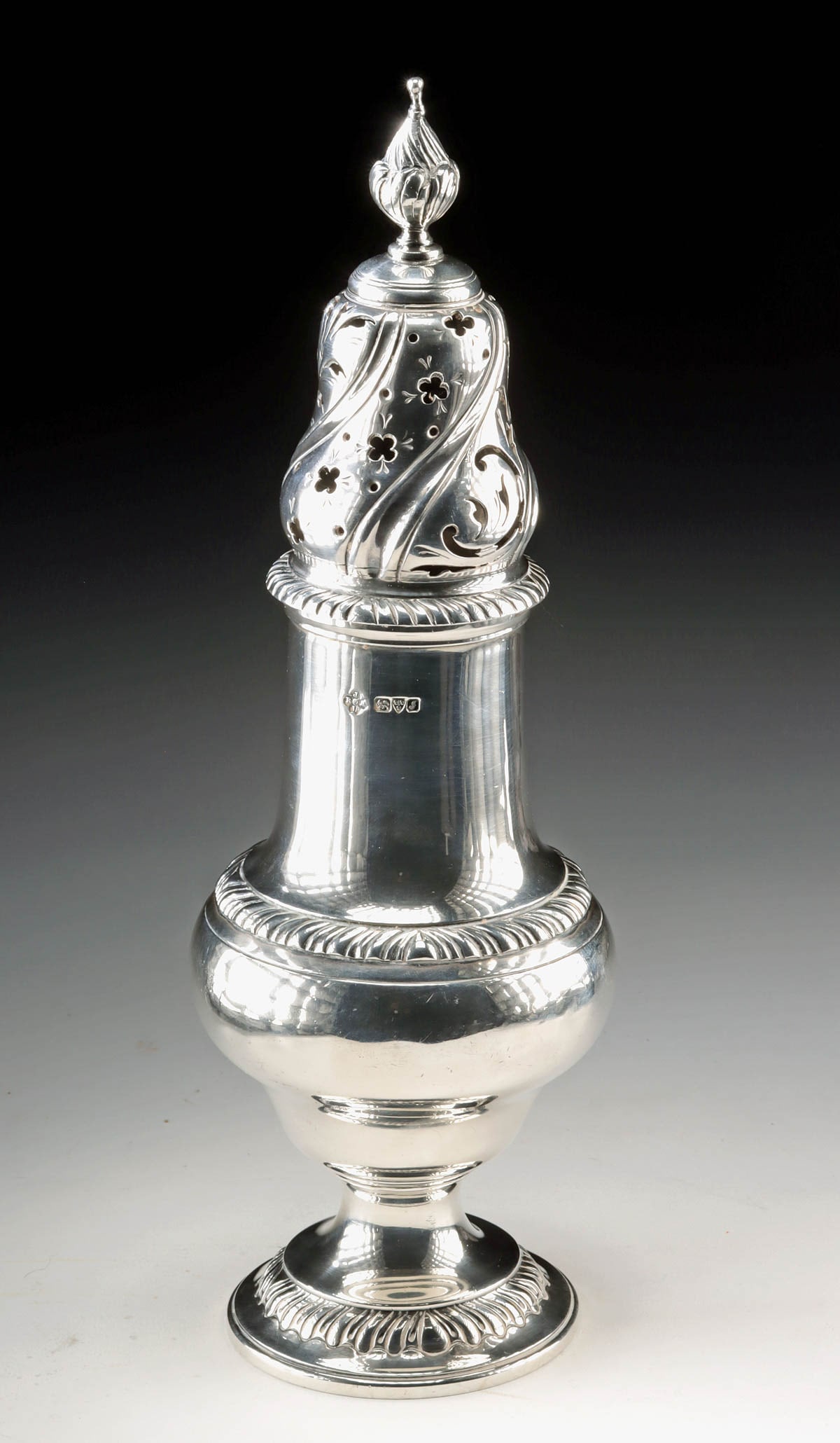Edwardian 1909 Dated English Sterling Silver Muffineer (1 of 5)