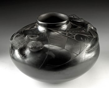 Mata Ortiz Blackware Jar w/ Lizards by Ivan Quezada