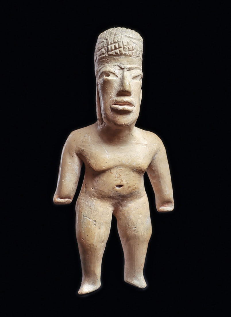Olmec Las Bocas Slipware Standing Figure: Cream slipware solid pottery standing figure with arms held slightly away from his sides. Elongated head having an incised detailed hairdo, and nicely detailed facial features. Left leg reattached and