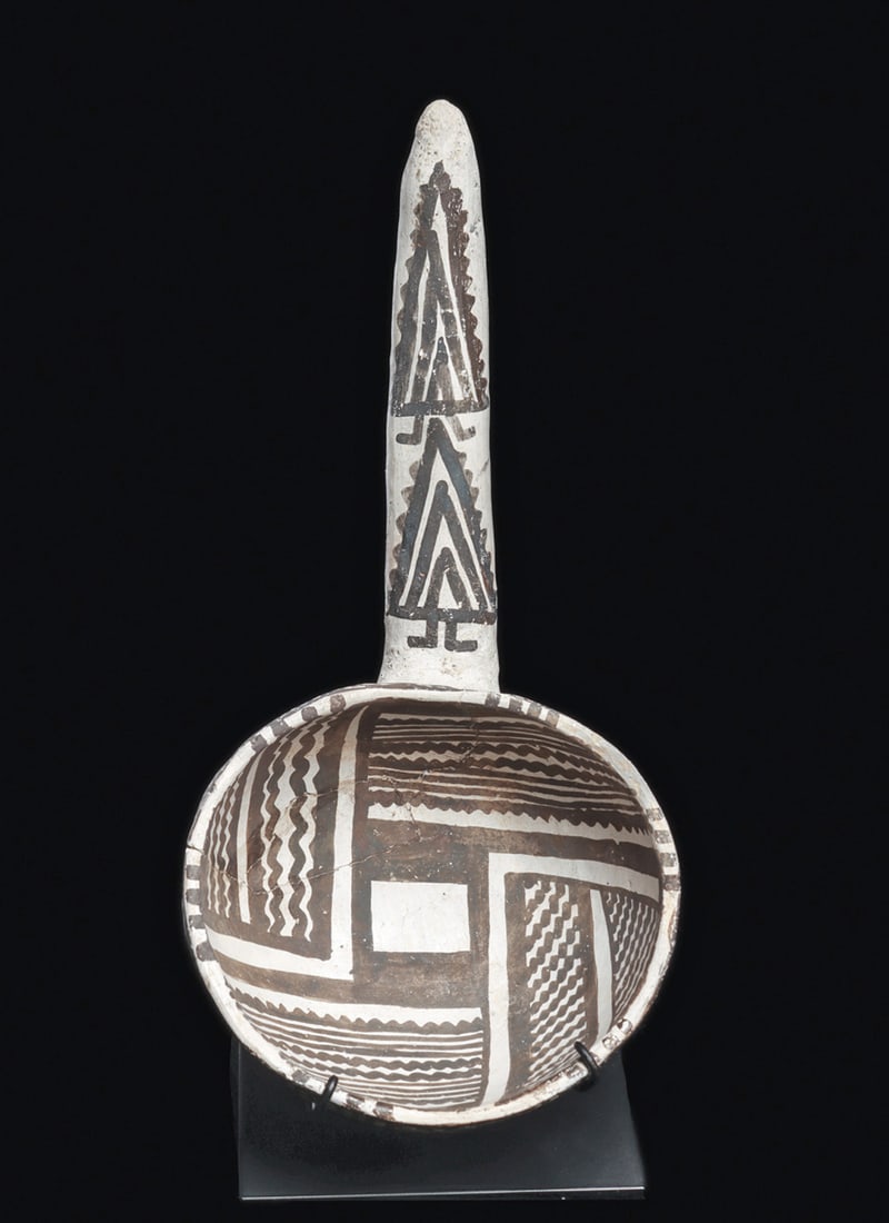 Snow Flake/ Anasazi Black on White Pottery Ladle: Black on white pottery ladle having a long pointed handle and large deep scoop, decorated with a zigzag linear angular geometric design on the interior of the scoop. A geometric band on the exterior e