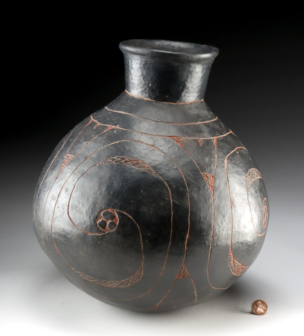 Caddo Engraved Blackware Pottery Bottle (1 of 3)