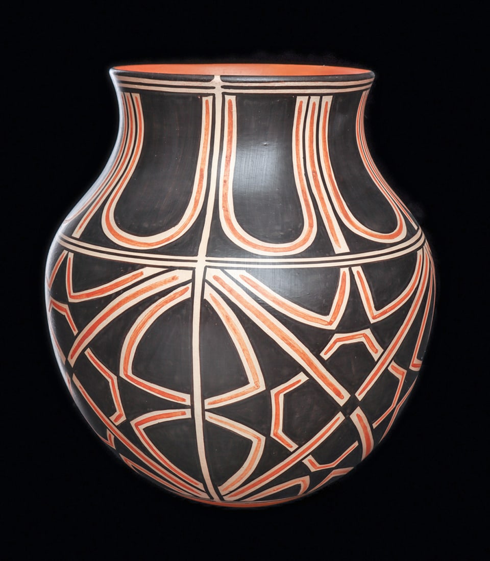 Lisa Holt & Harlan Reano Large Decorated Jar: Large decorated pottery jar having an overall black ground with cream and red geometric decoration. Intact, exc. cond. A large and beautiful example. Lisa Holt (Cochiti Pueblo) and Harlan Reano (Kewa