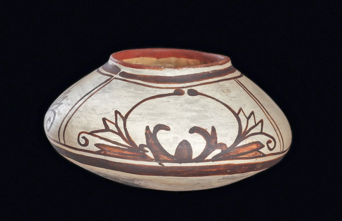 Nampeyo Floral Moyal Decorated Jar (1 of 1)